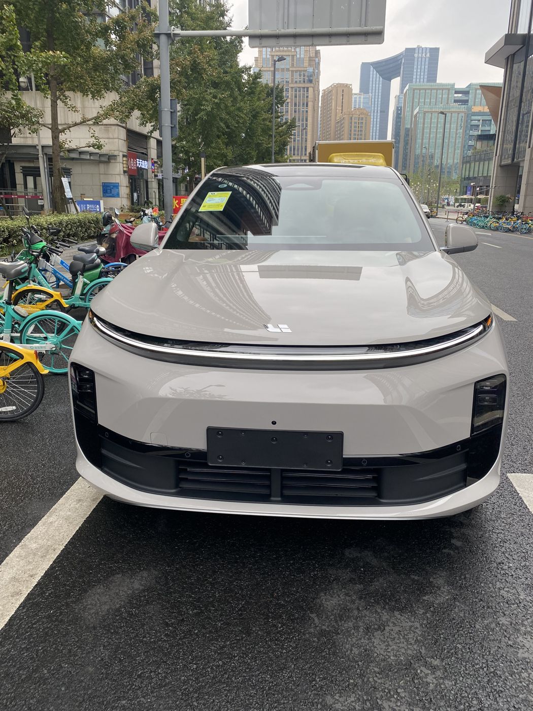 w66利来 MEGA 高压纯电 MPV